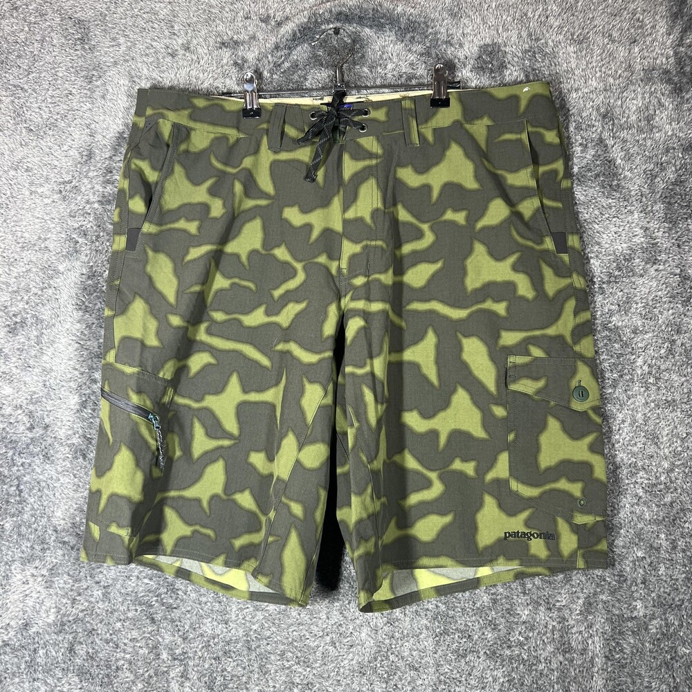 Patagonia Shorts Mens 40 Green Camouflage Cargo Nylon Spandex 11 Inseam